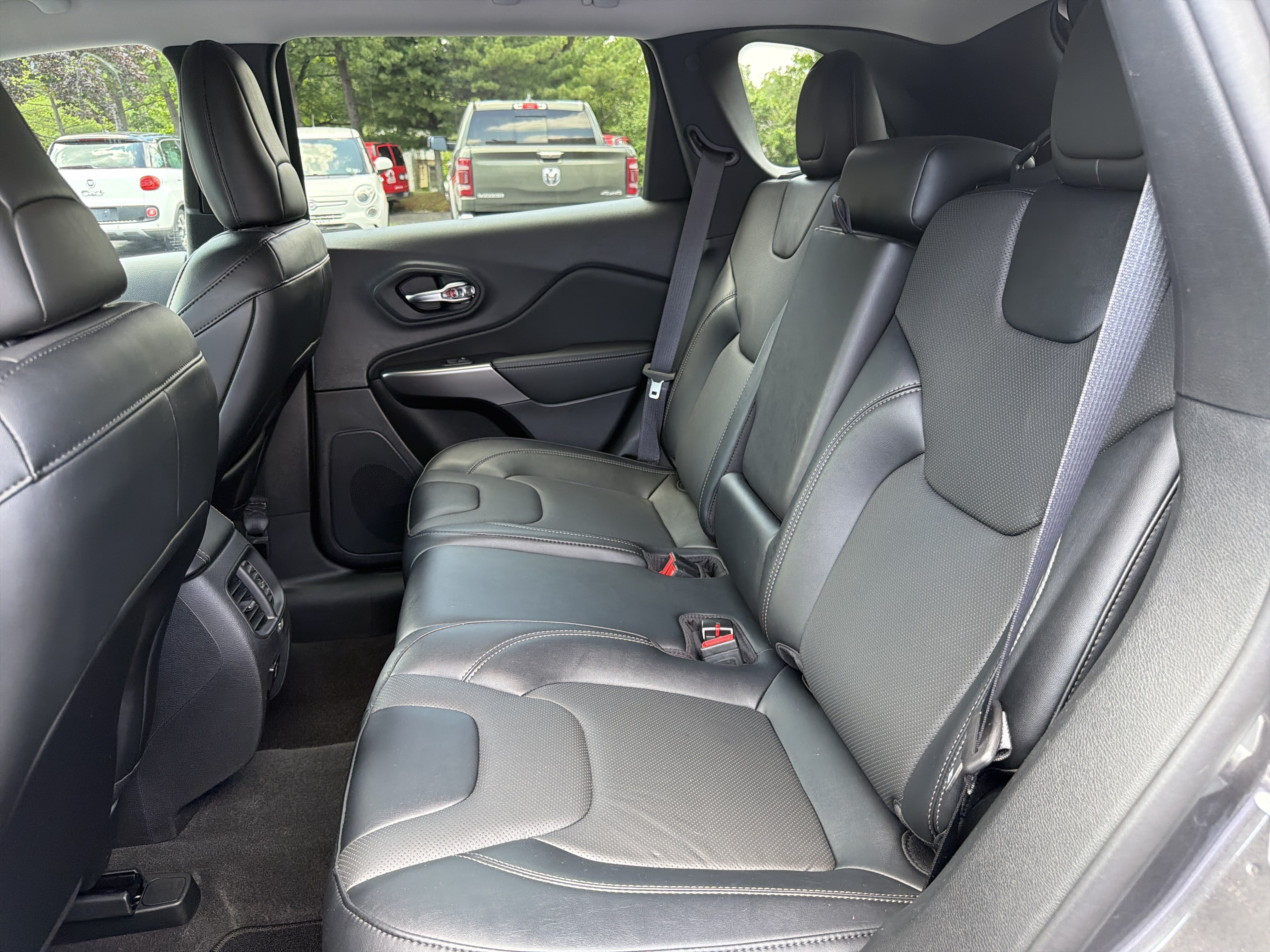 Certified 2022 Jeep Cherokee Latitude Lux AWD/4WD image 11