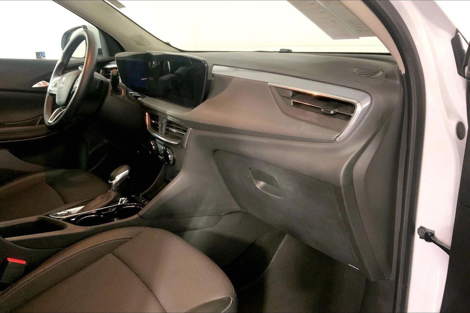 Used 2025 Buick Encore GX Preferred AWD/4WD image 17