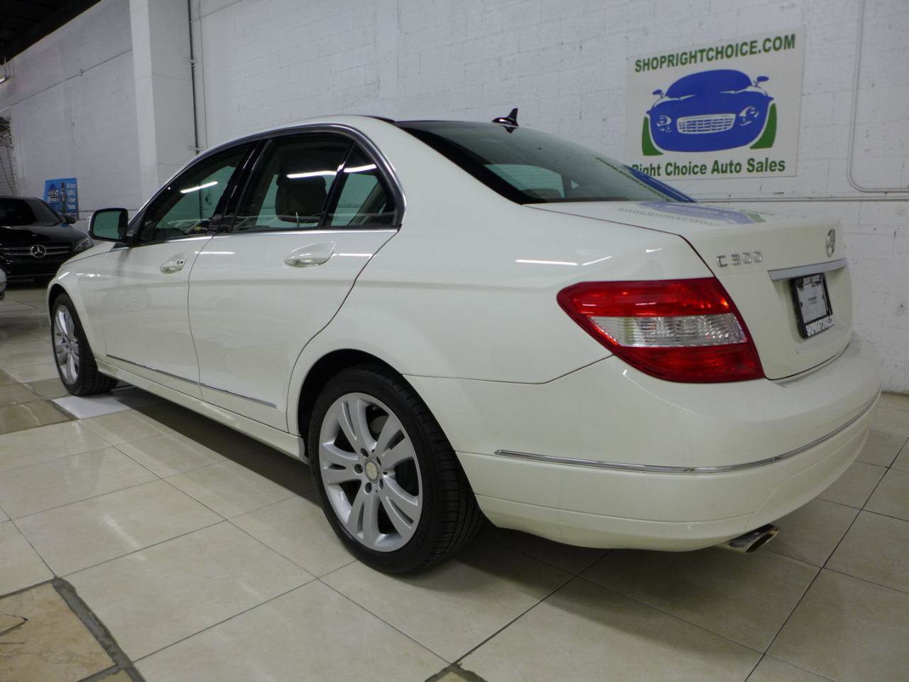 Used 2009 Mercedes-Benz C 300 4MATIC Sedan image 5