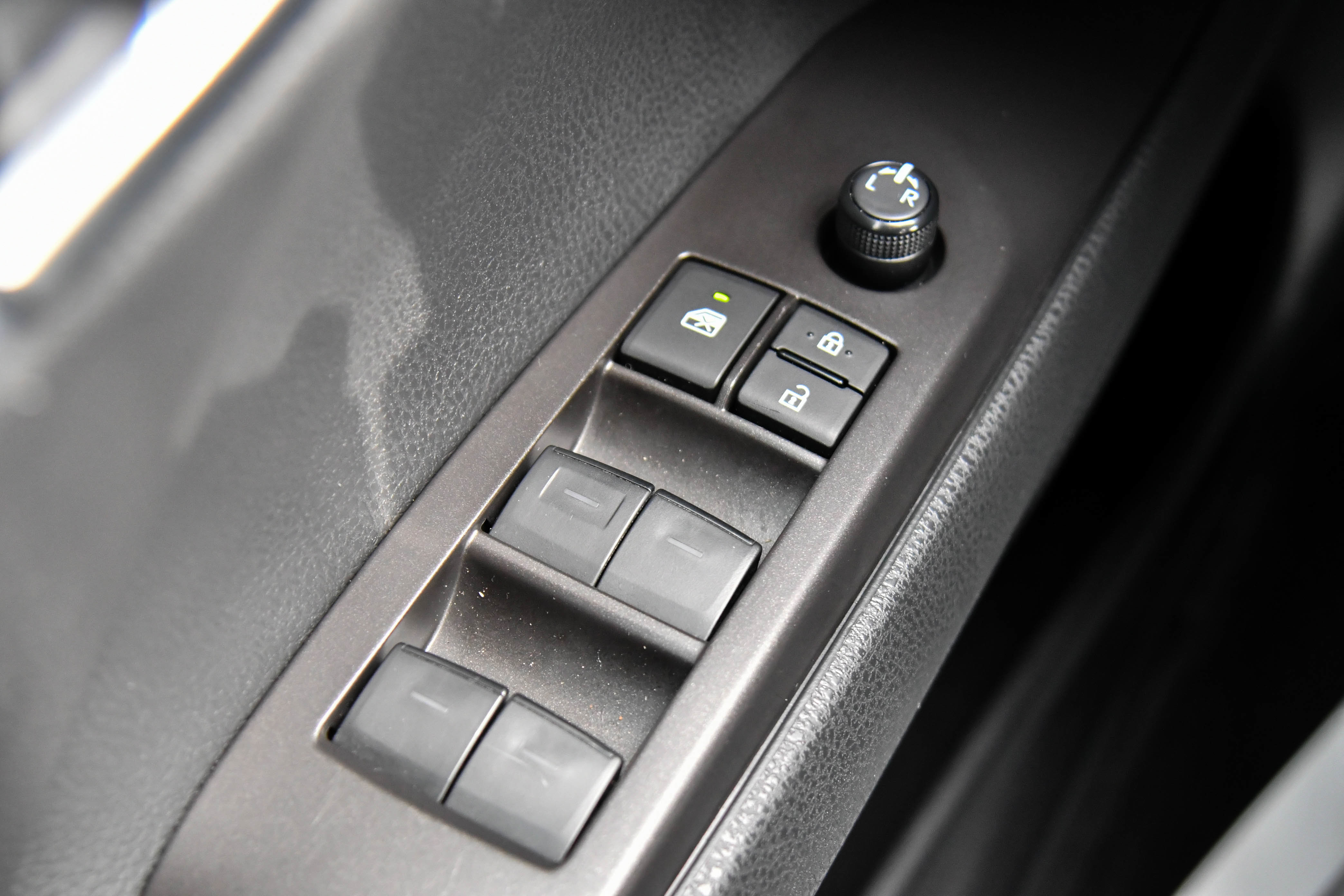 Used 2024 Toyota Camry SE image 31