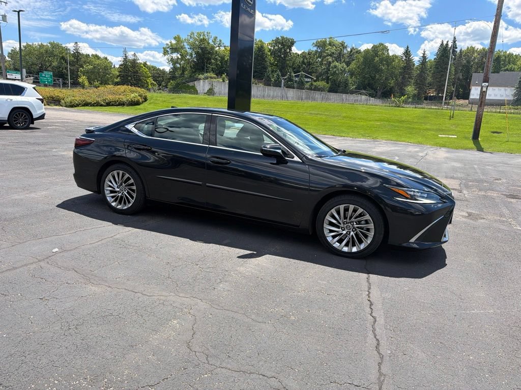 Used 2022 Lexus ES 350 Ultra Luxury w/ Accessory Package 2 FWD image 22