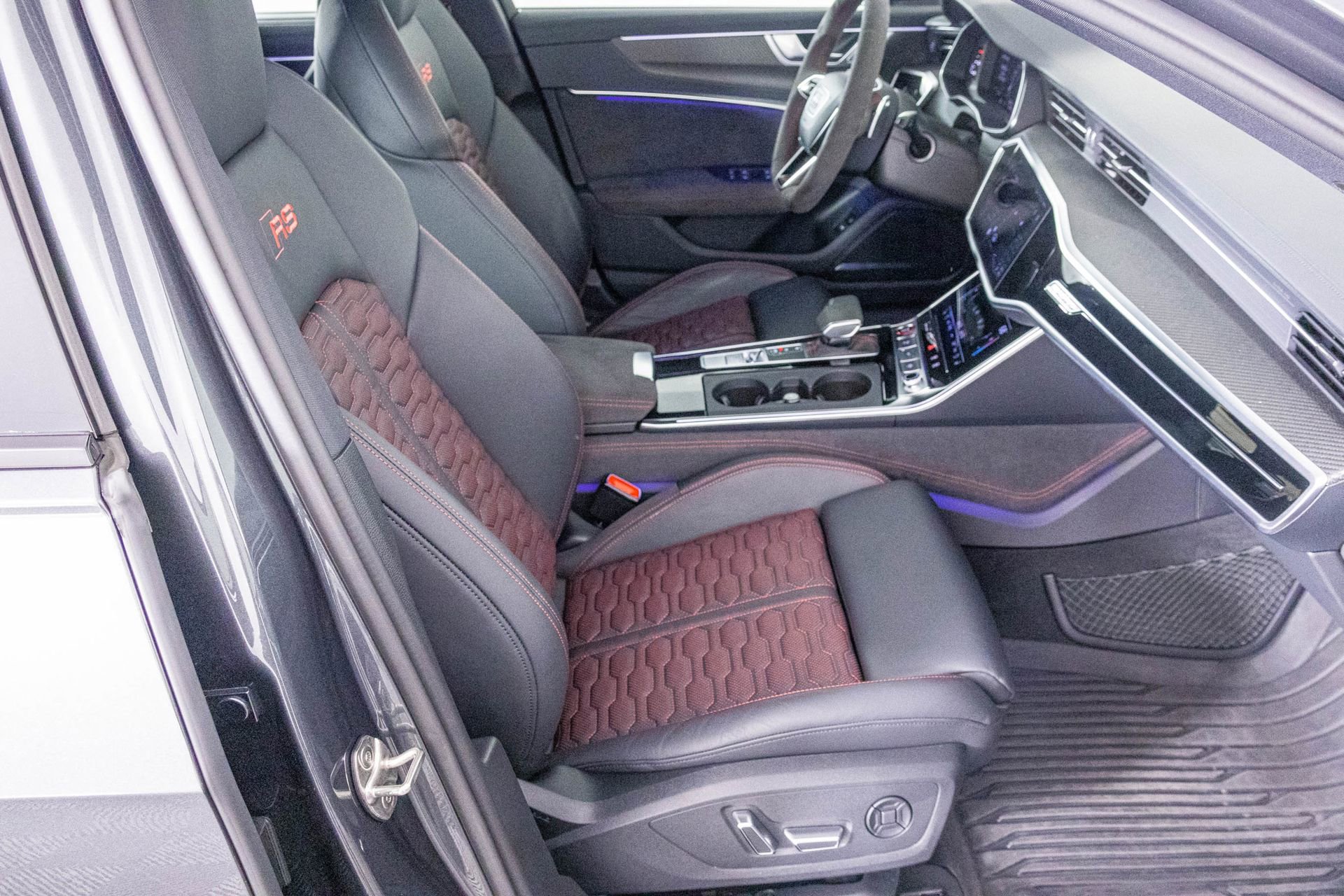 Used 2024 Audi RS 6 performance image 43