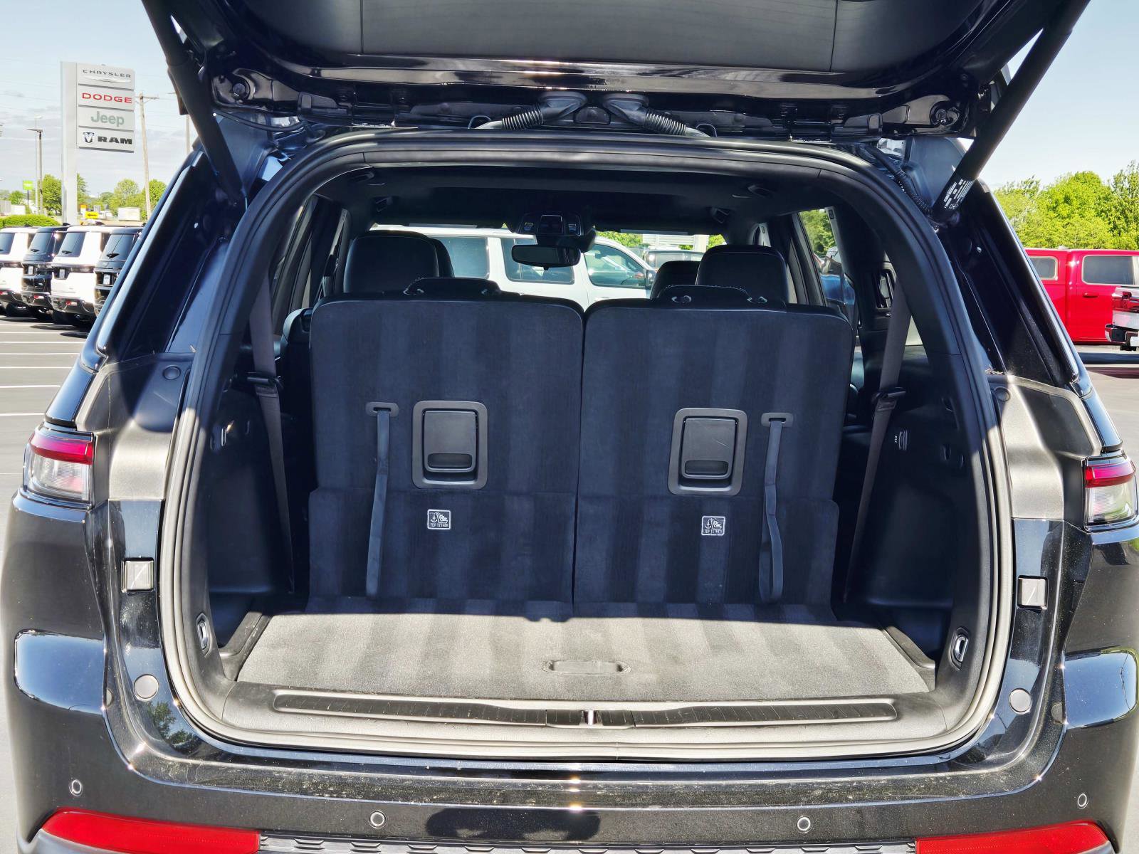 Used 2024 Jeep Grand Cherokee L Altitude AWD/4WD image 16