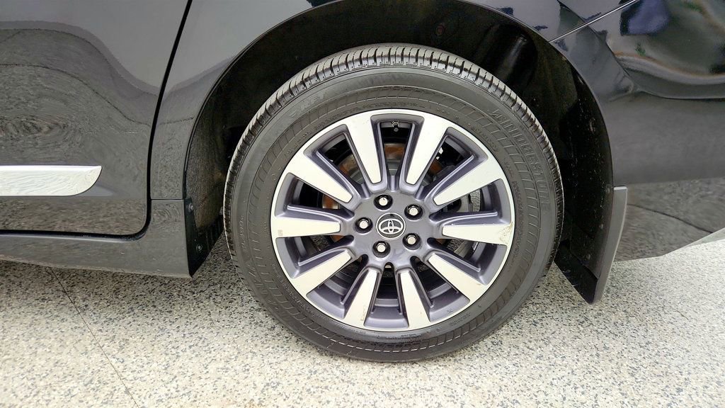 Used 2020 Toyota Sienna Limited Premium image 9