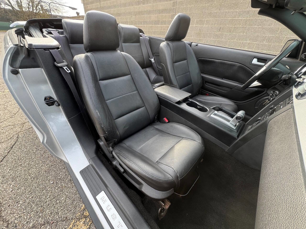 Used 2005 Ford Mustang Convertible image 28