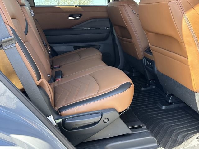 Certified 2025 Nissan Pathfinder Platinum w/ Lighting Package (N92) image 16