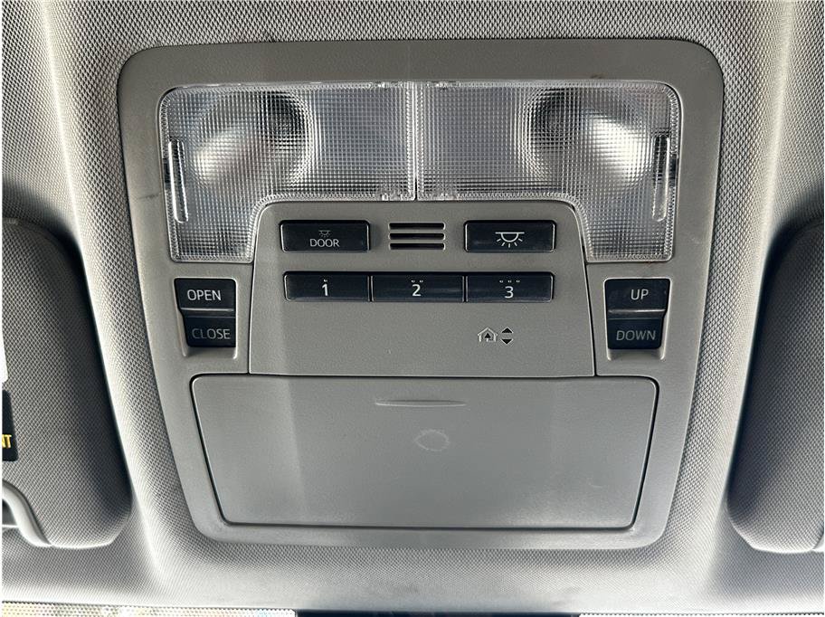 Used 2019 Toyota Highlander SE AWD/4WD image 29