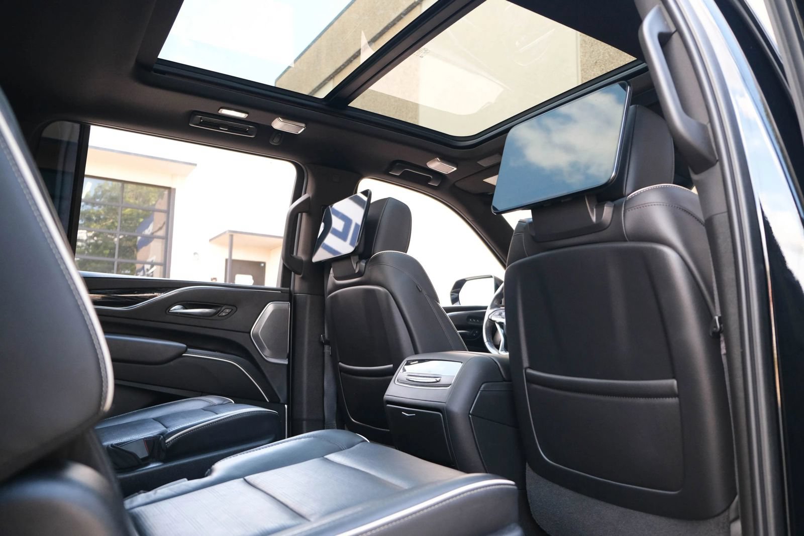 Used 2021 Cadillac Escalade ESV Sport w/ Driver Assist Tech Package RWD image 31