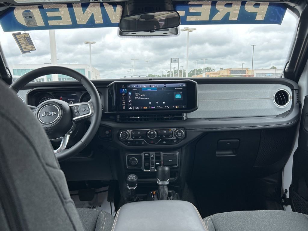 Used 2025 Jeep Wrangler Unlimited Sahara image 11