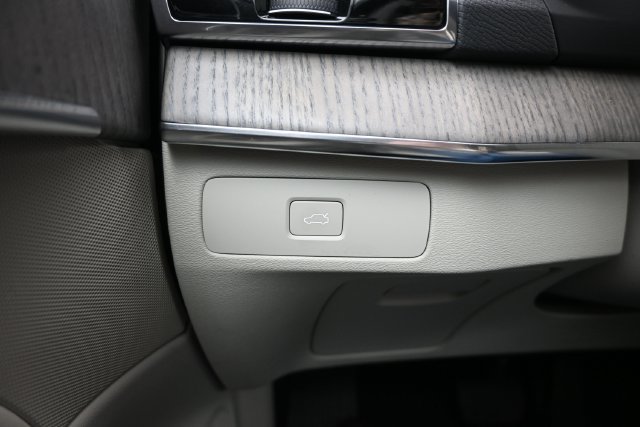 Used 2024 Volvo XC90 B5 Plus w/ Protection Package Premier AWD/4WD image 27
