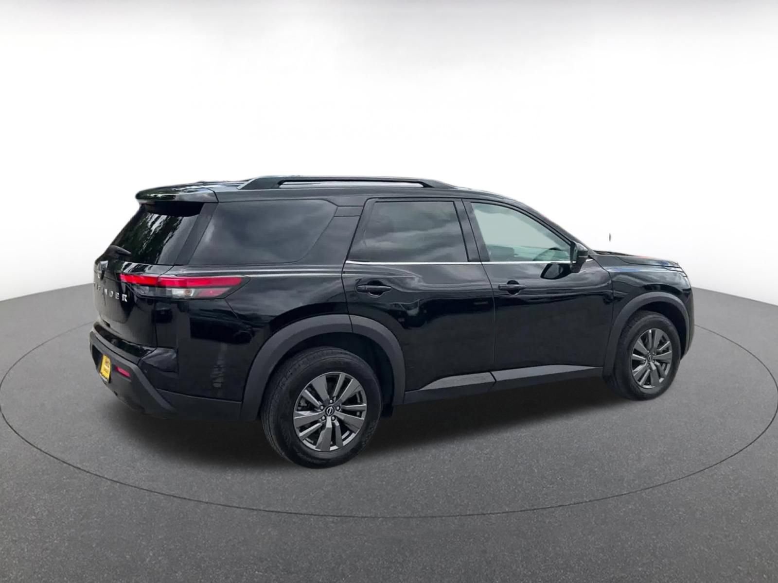 Used 2025 Nissan Pathfinder SV FWD image 15