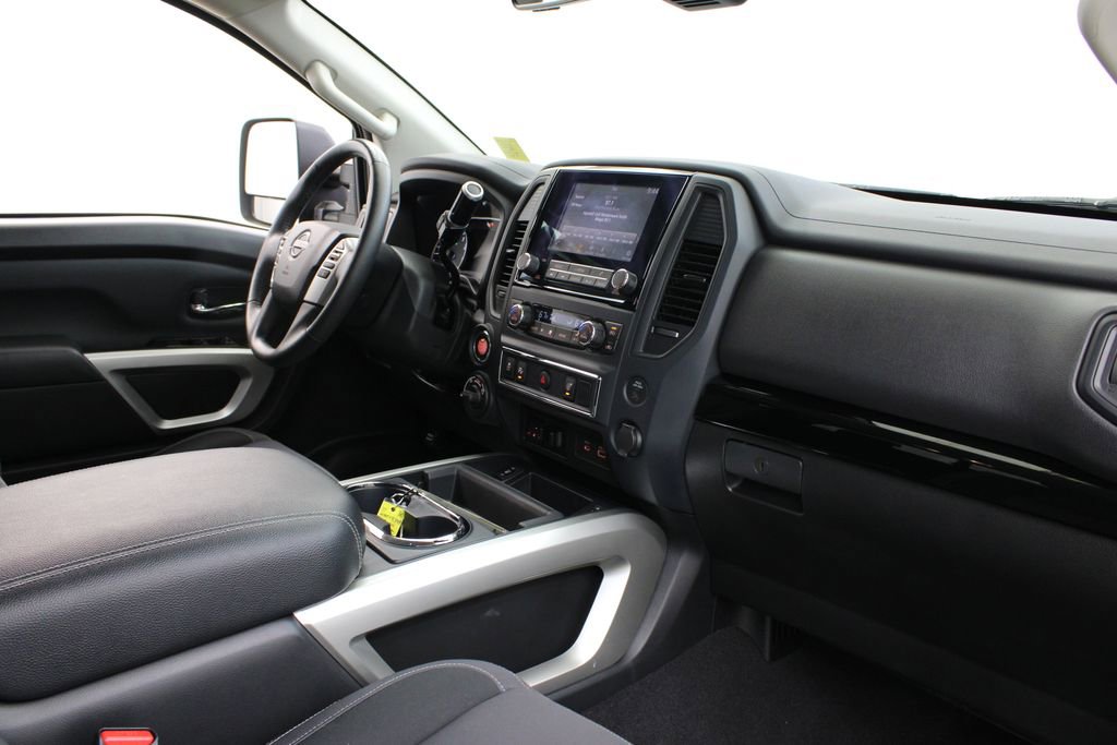 Used 2024 Nissan Titan SV w/ SV Convenience Package image 24