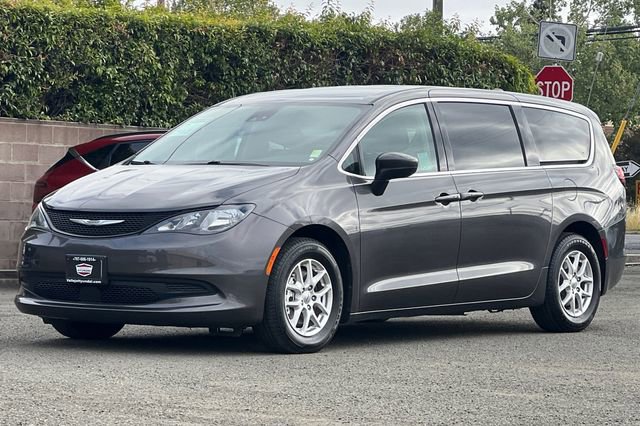 Used 2023 Chrysler Voyager LX image 11