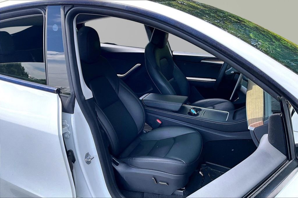 Used 2024 Tesla Model Y Long Range AWD/4WD image 19