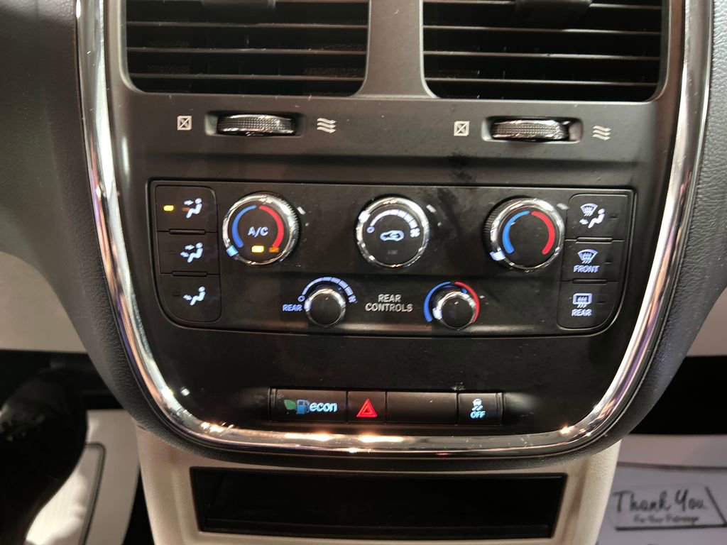 Used 2018 Dodge Grand Caravan SE image 18