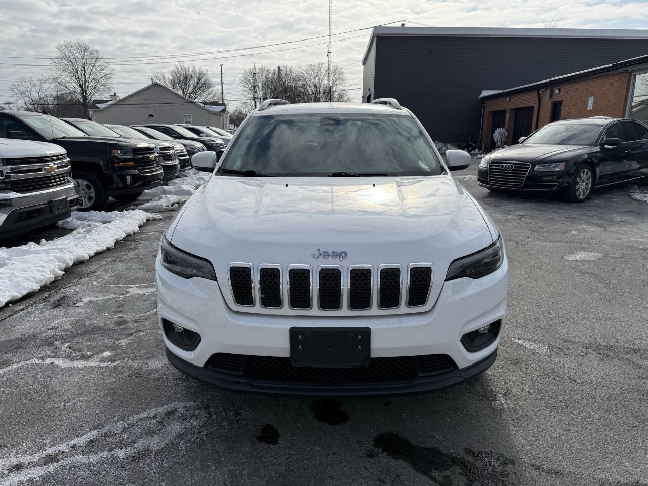 Used 2019 Jeep Cherokee Latitude Plus w/ Cold Weather Group image 2