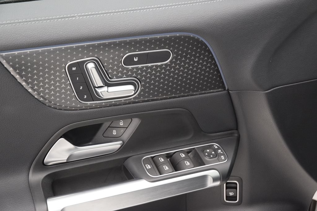 Certified 2024 Mercedes-Benz EQB 300 4MATIC image 22