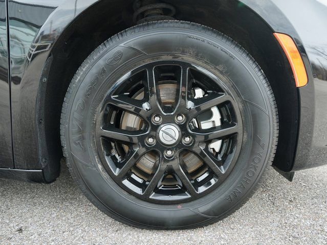 Used 2024 Chrysler Pacifica Touring-L image 29