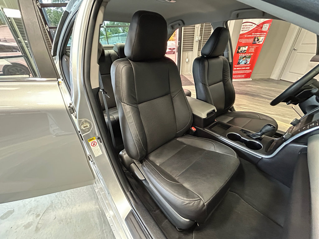 Used 2015 Toyota Camry SE FWD image 4