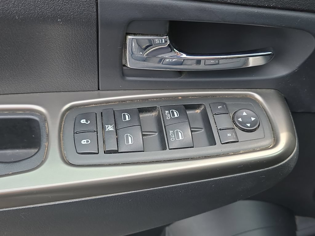 Used 2012 Jeep Liberty Limited Jet AWD/4WD image 28