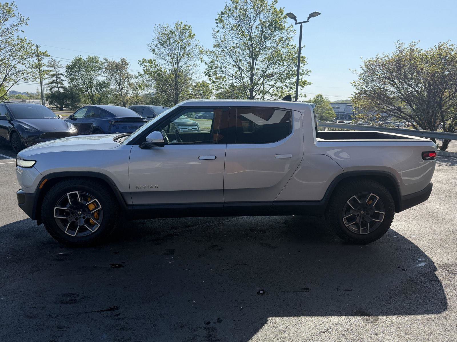 Used 2023 Rivian R1T Adventure image 4