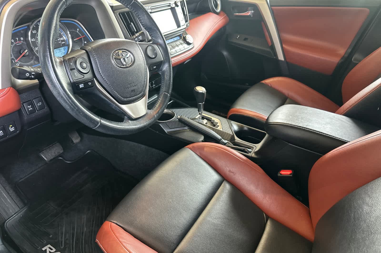 Used 2015 Toyota RAV4 Limited w/ Technology Package AWD/4WD image 11