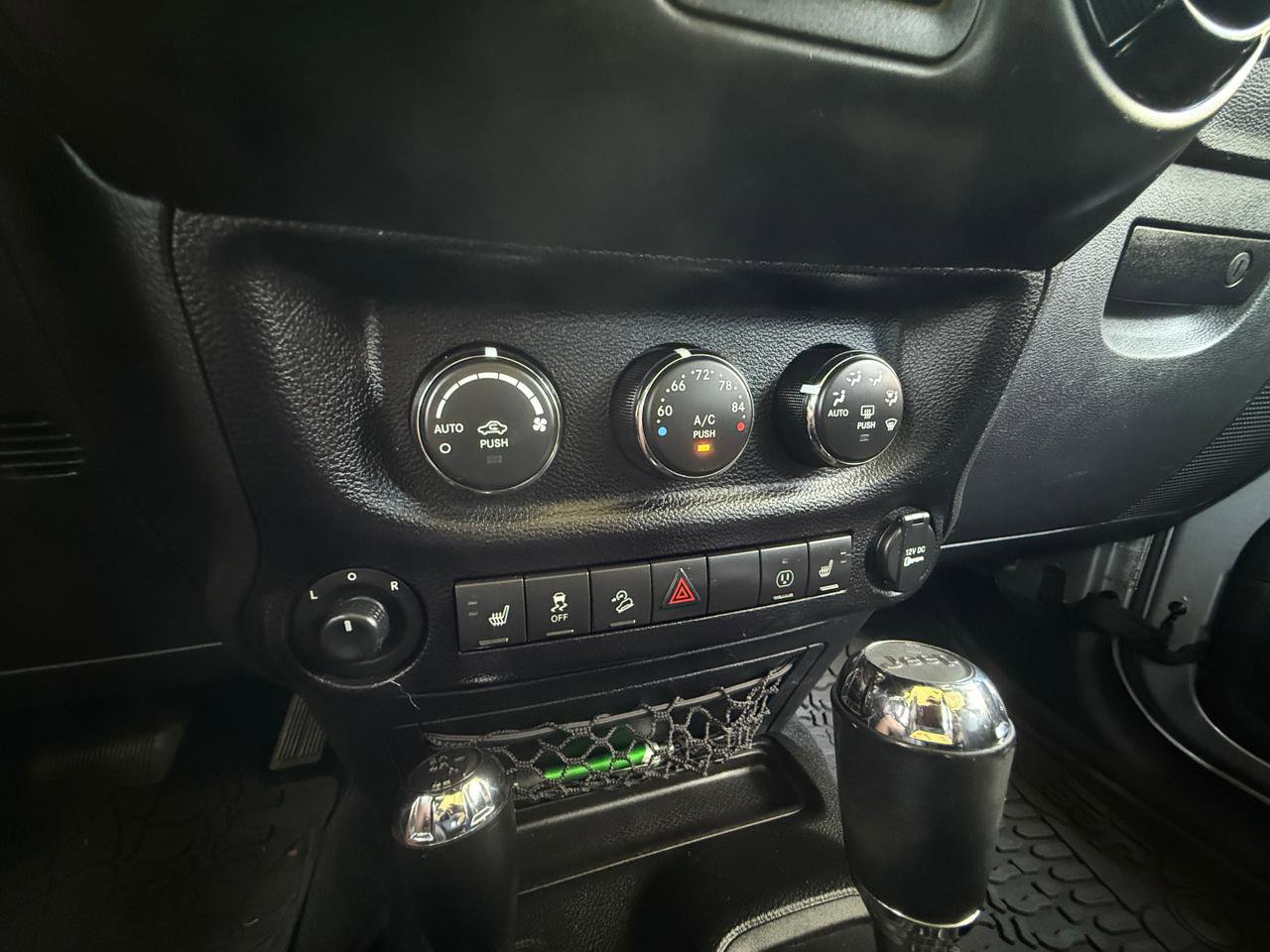 Used 2017 Jeep Wrangler Unlimited Sahara AWD/4WD image 24
