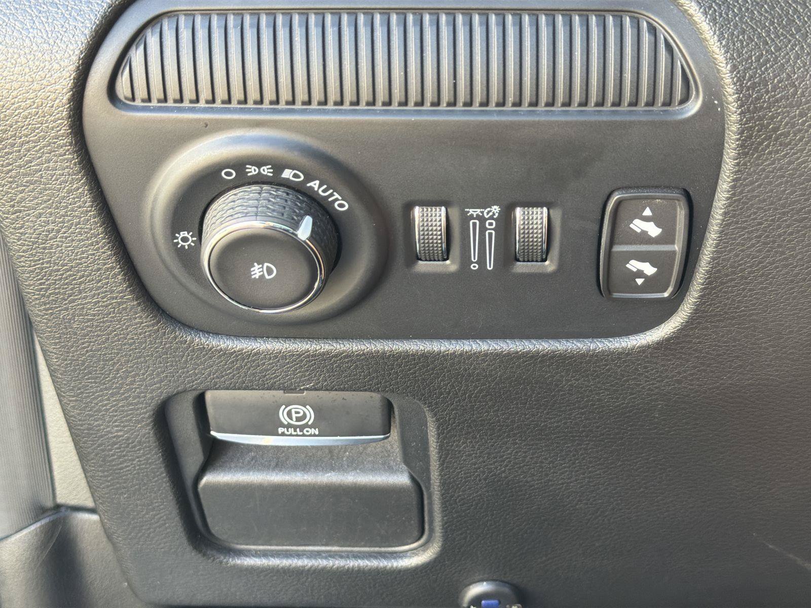 Used 2024 Jeep Grand Wagoneer L 4WD image 17