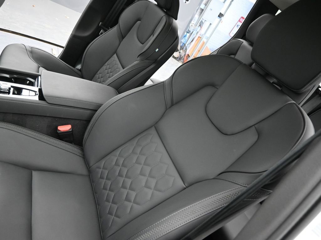 Used 2025 Volvo XC90 B5 Plus image 9