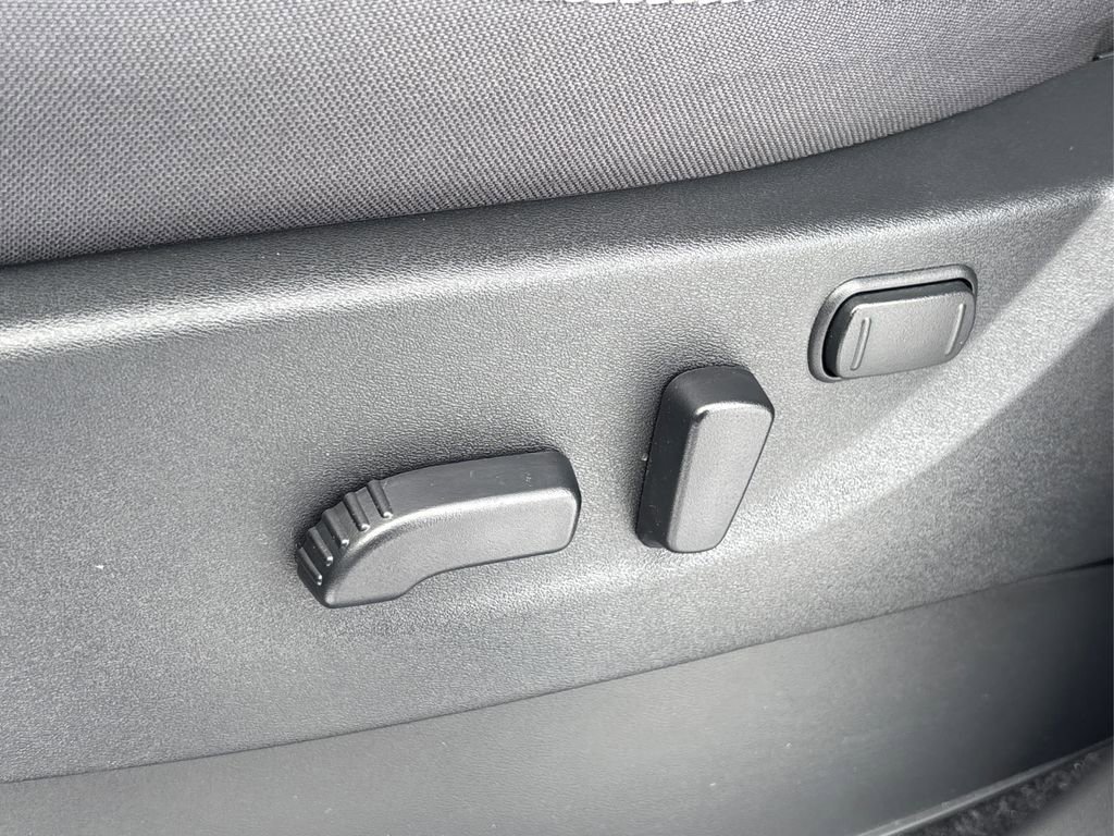 Used 2025 Nissan Frontier SV w/ SV Convenience Package image 31