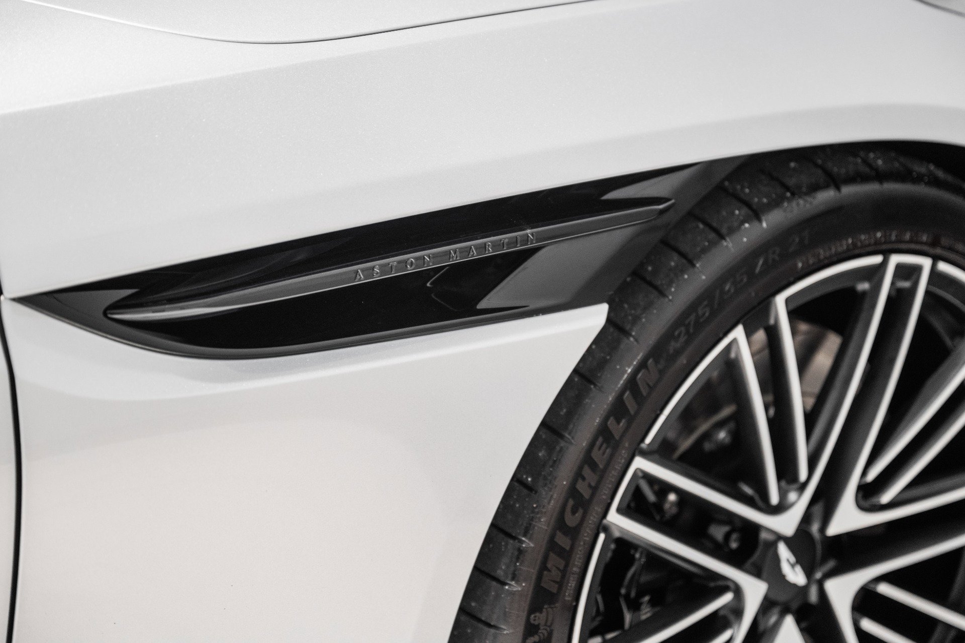 Used 2024 Aston Martin DB12 V8 image 9