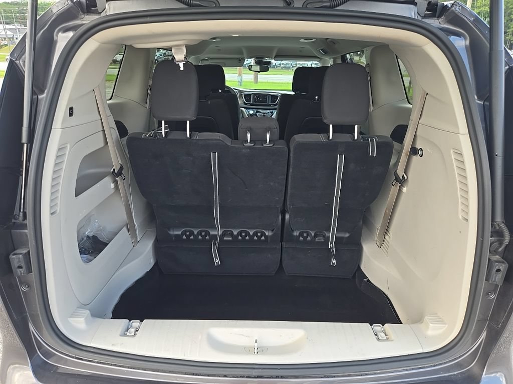 Used 2023 Chrysler Voyager LX FWD image 22