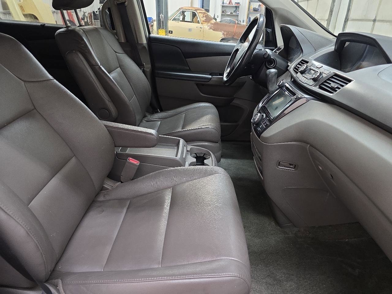 Used 2016 Honda Odyssey Touring Elite image 33