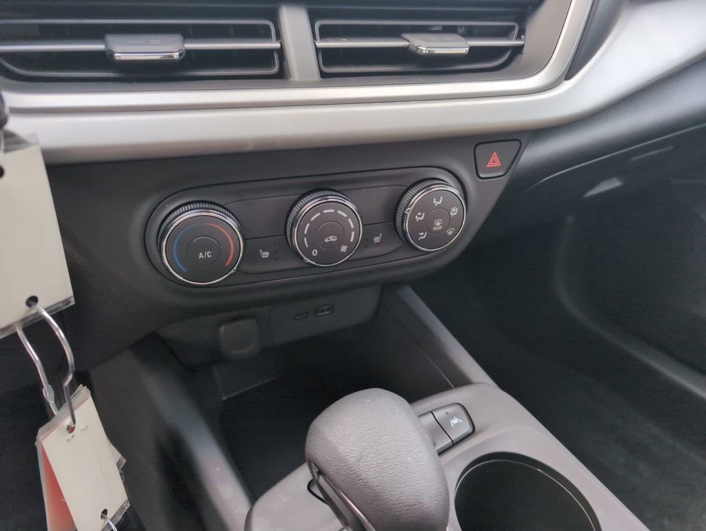 Used 2024 Chevrolet Trax RS w/ Driver Confidence Package image 21