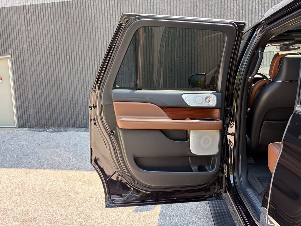 Certified 2022 Lincoln Navigator L Reserve AWD/4WD image 28