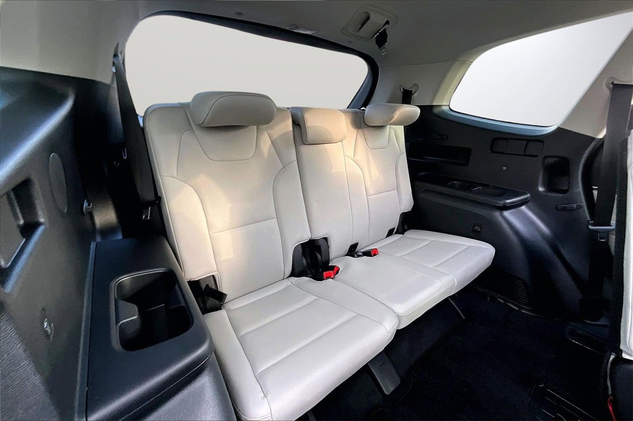 Used 2025 Kia Telluride EX w/ EX Captain's Chair Package image 24