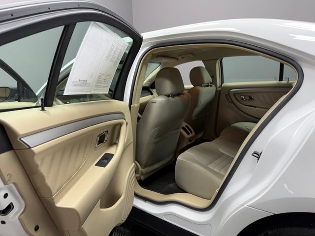 Used 2013 Ford Taurus SE FWD image 18