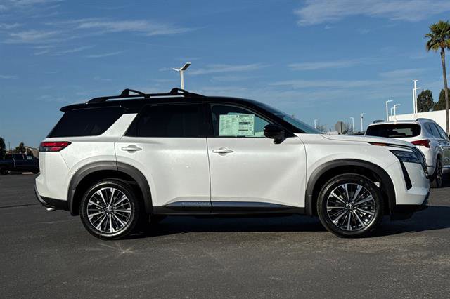 New 2026 Nissan Pathfinder Platinum image 3