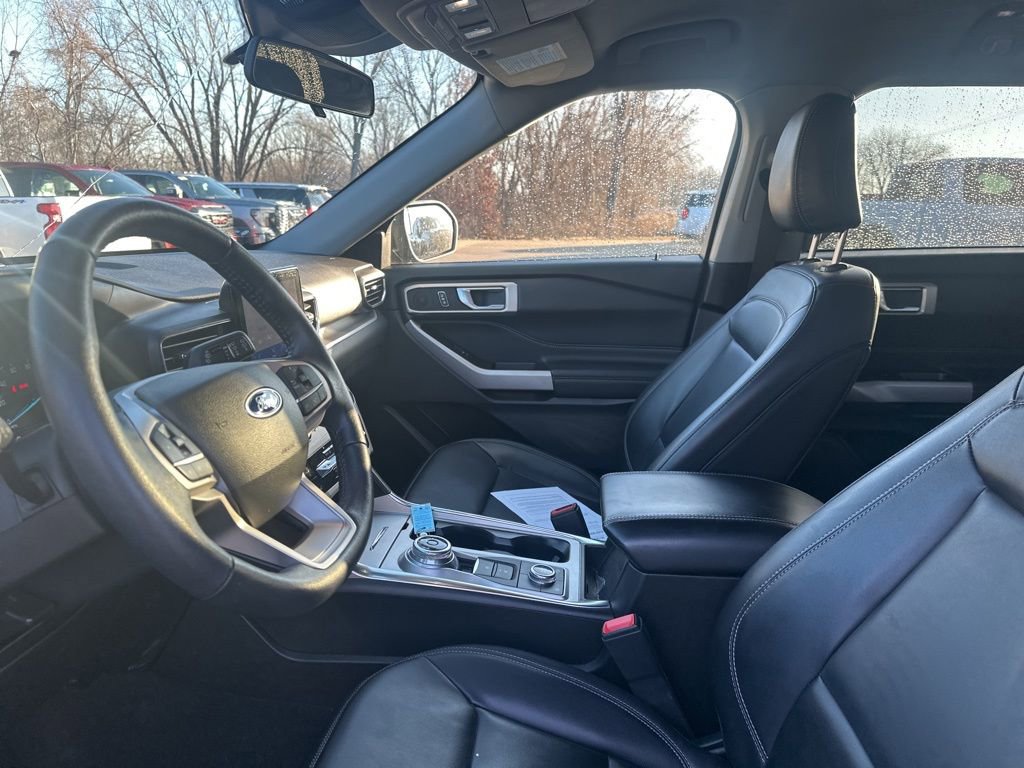 Used 2022 Ford Explorer XLT w/ Equipment Group 202A image 16