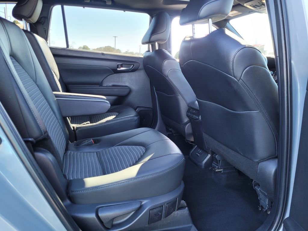 Certified 2025 Toyota Highlander XSE AWD/4WD image 15