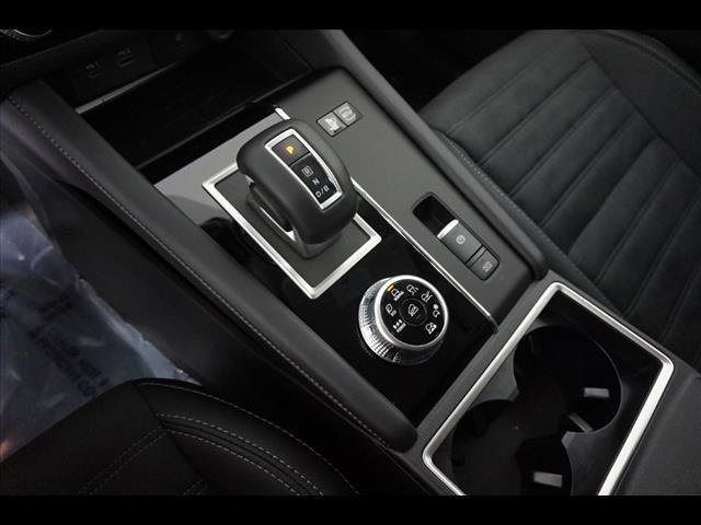 New 2025 Mitsubishi Outlander SE image 18