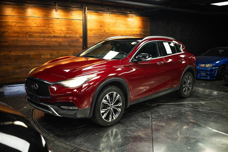 Used 2018 INFINITI QX30 Premium w/ Cargo Package AWD/4WD image 2