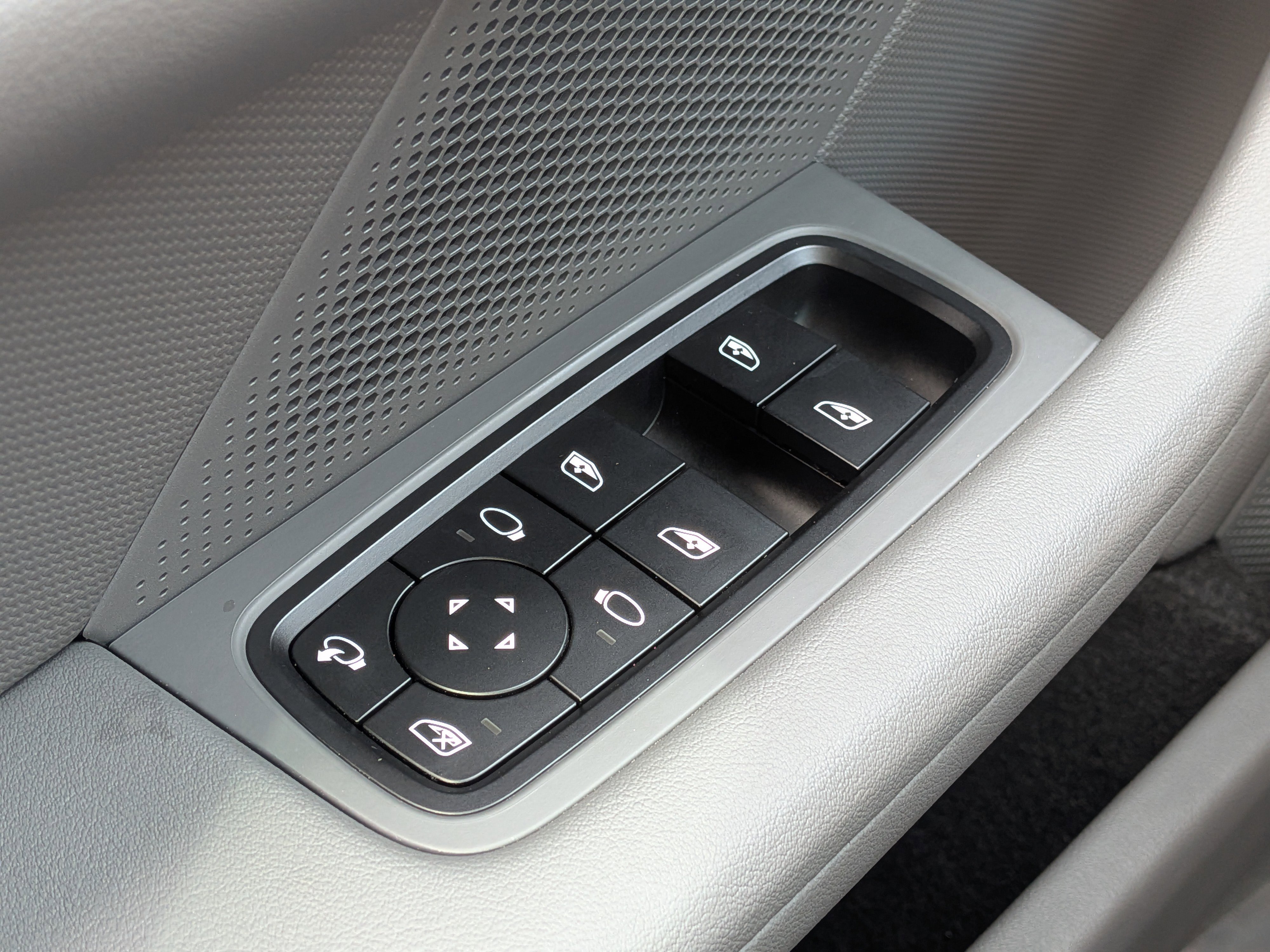 Used 2023 Porsche Taycan image 23