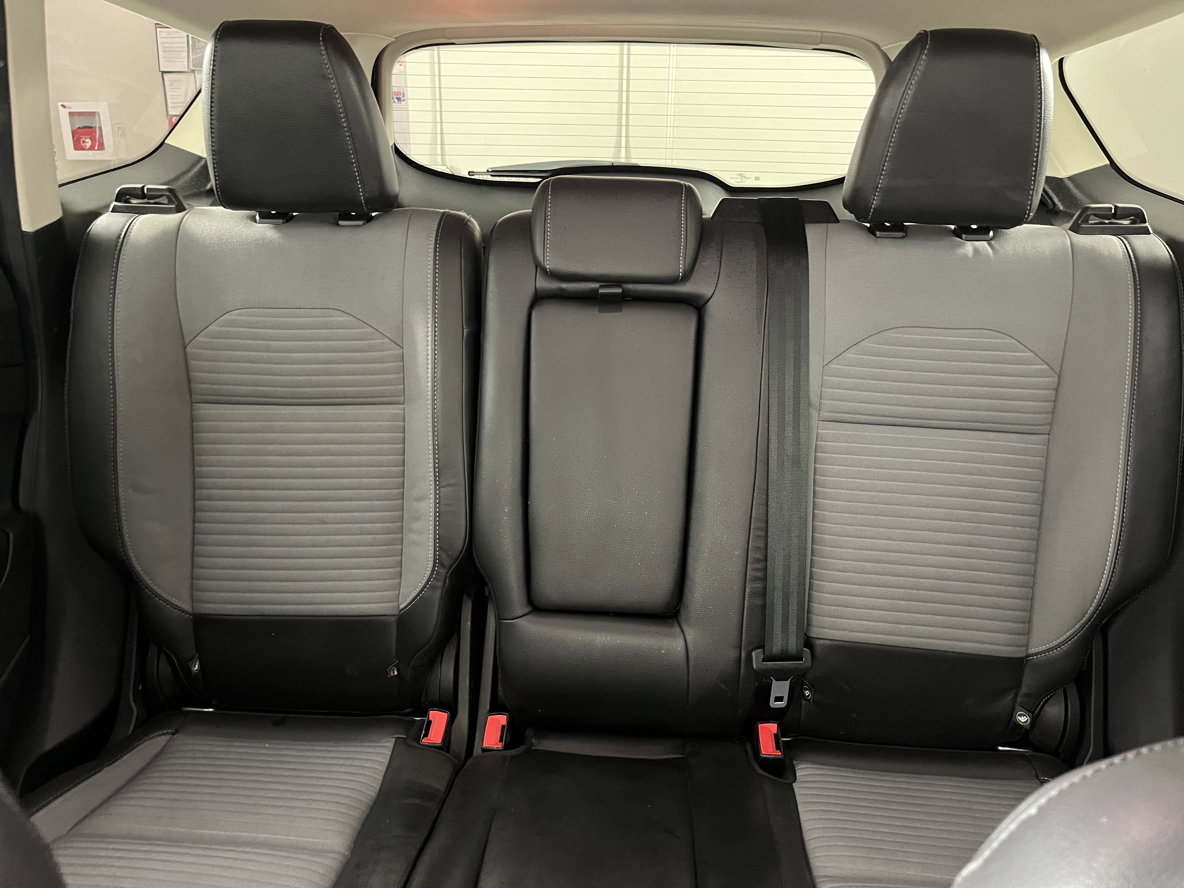 Used 2018 Ford Escape SE w/ SE Sport Appearance Package image 22