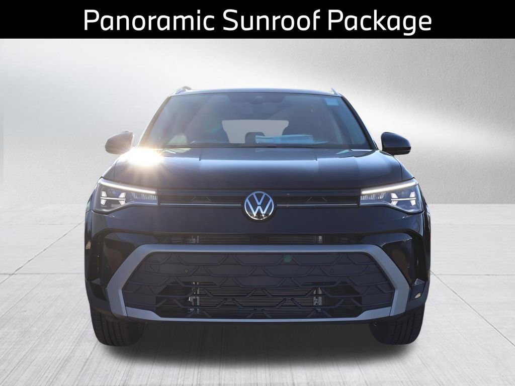 Used 2025 Volkswagen Taos SE image 3