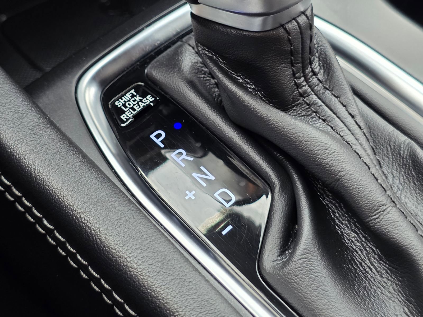 Used 2020 Hyundai Santa Fe Limited image 32