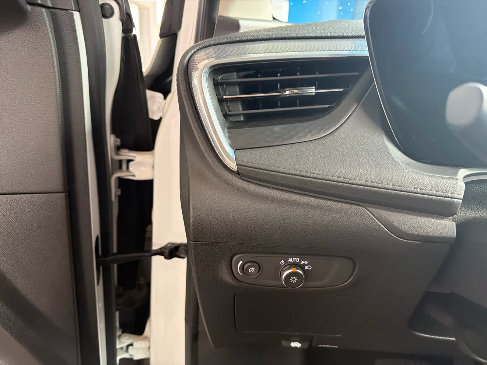 Used 2024 Buick Encore GX Sport Touring FWD image 23