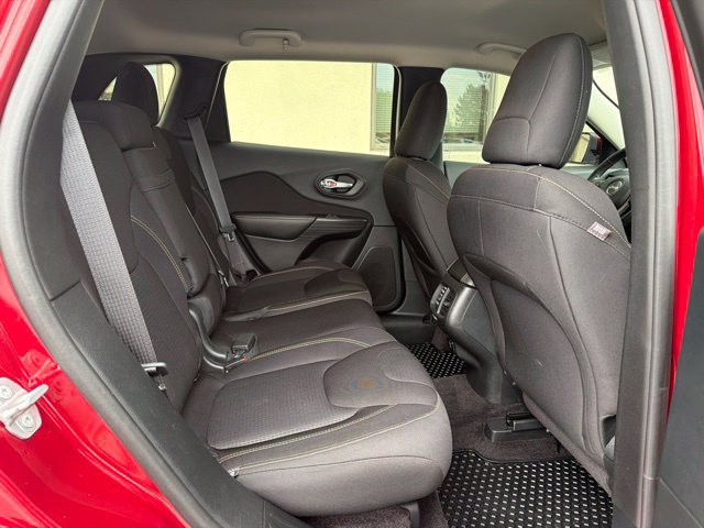 Used 2016 Jeep Cherokee Latitude w/ Cold Weather Group AWD/4WD image 17