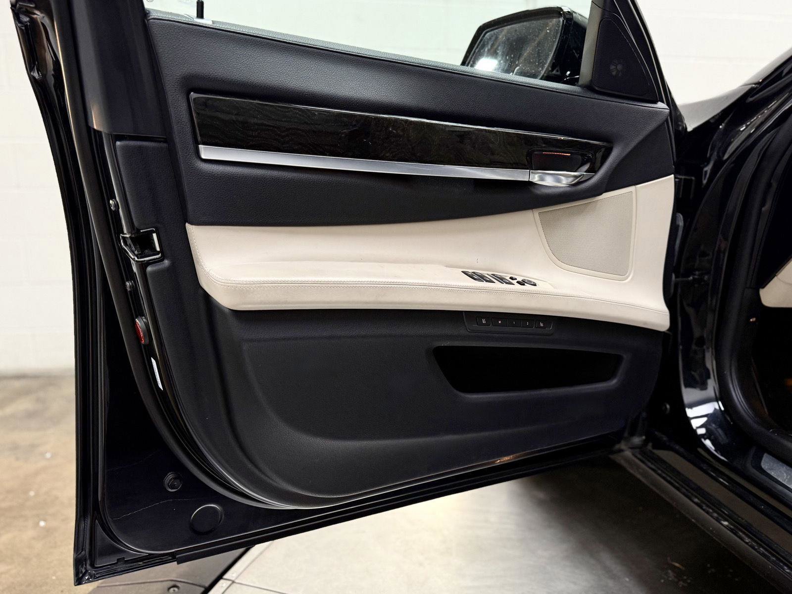 Used 2012 BMW 750Li w/ Driver Assistance Pkg RWD image 11