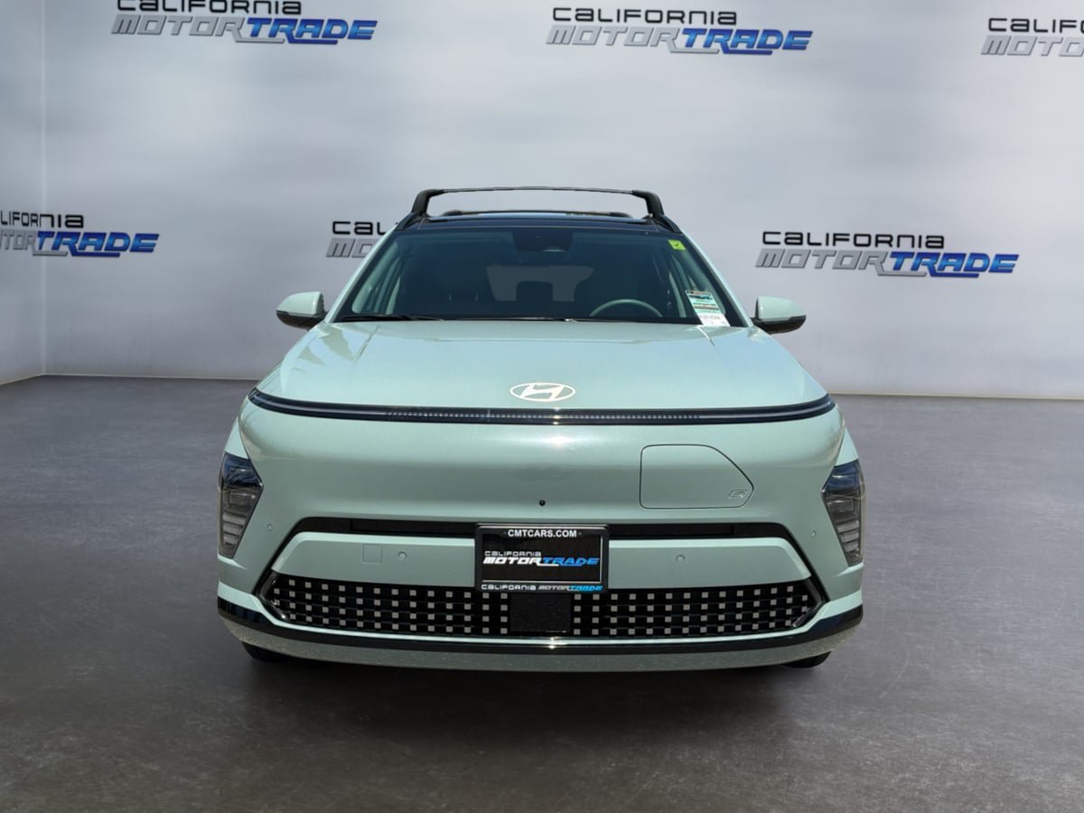 Used 2024 Hyundai Kona Limited FWD image 2